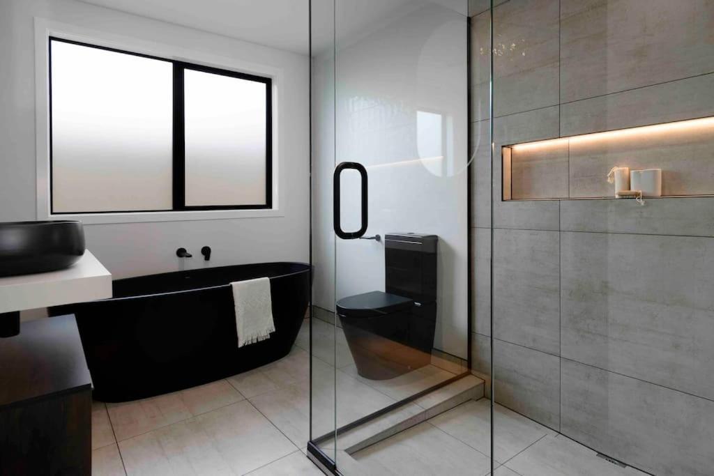 Luxury Escape In Cbd - Walking Distance To Town Villa Tauranga Exterior photo